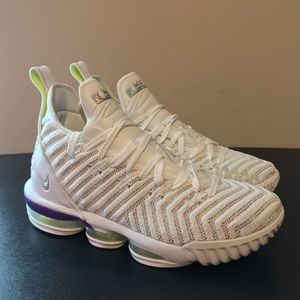 lebron james buzz lightyear shoes